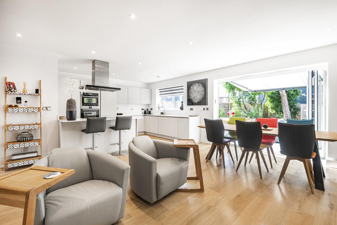 3 bed property in Flint Close, Henley-On-Thames